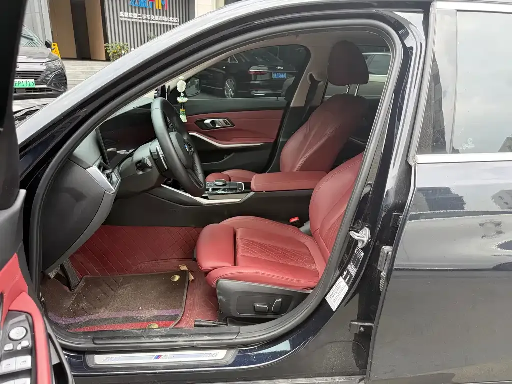 BMW 3 Series 2024 из CN, фото 7