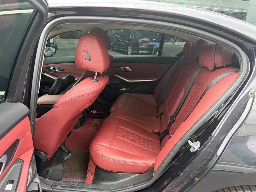BMW 3 Series 2024 из CN, фото 2