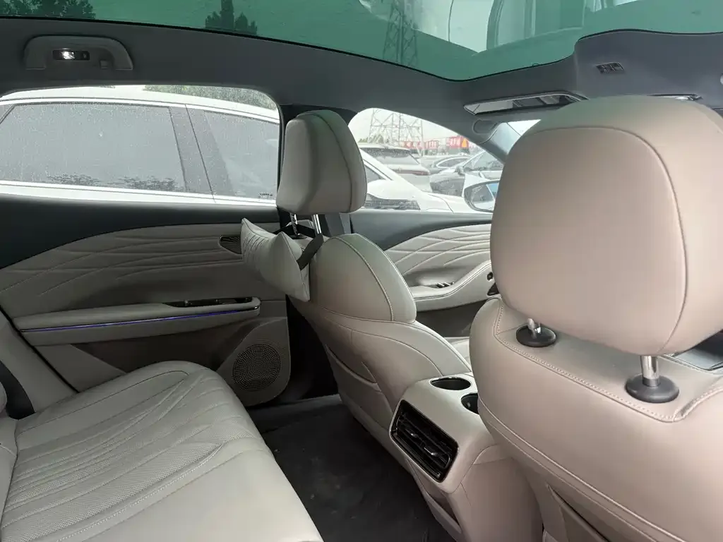 Geely Galaxy Xingyao 8 2025 из CN, фото 4