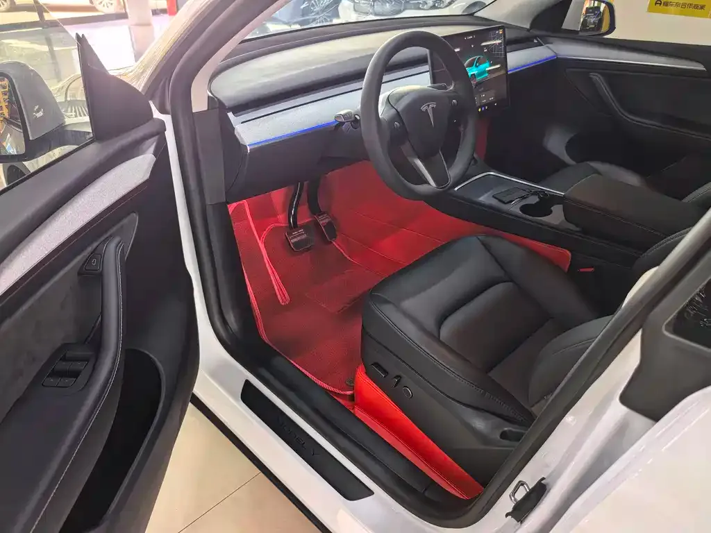 Tesla Model Y — фото 8