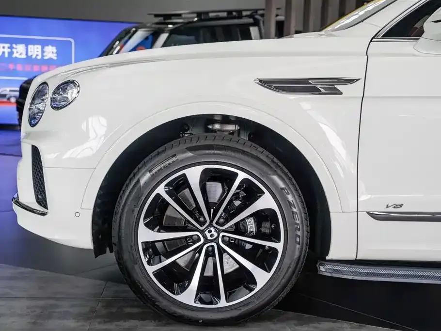 Bentley Bentayga — фото 10