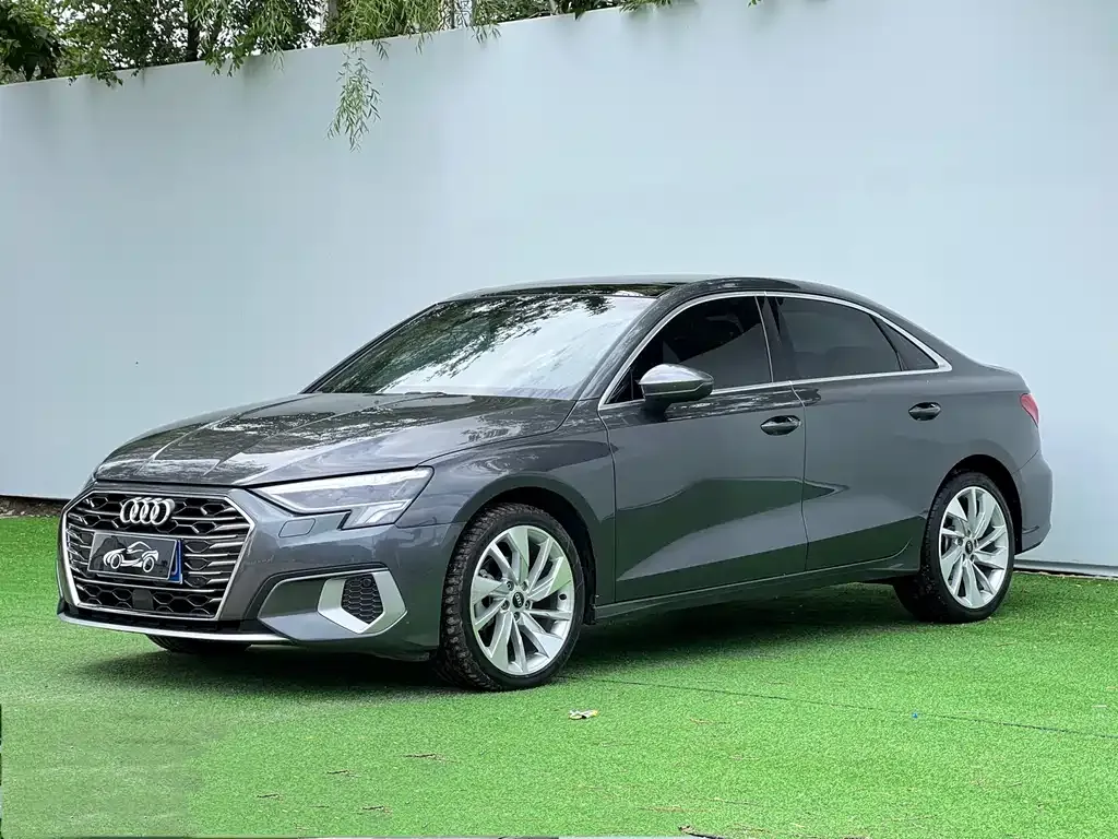 Audi A3 — фото 1
