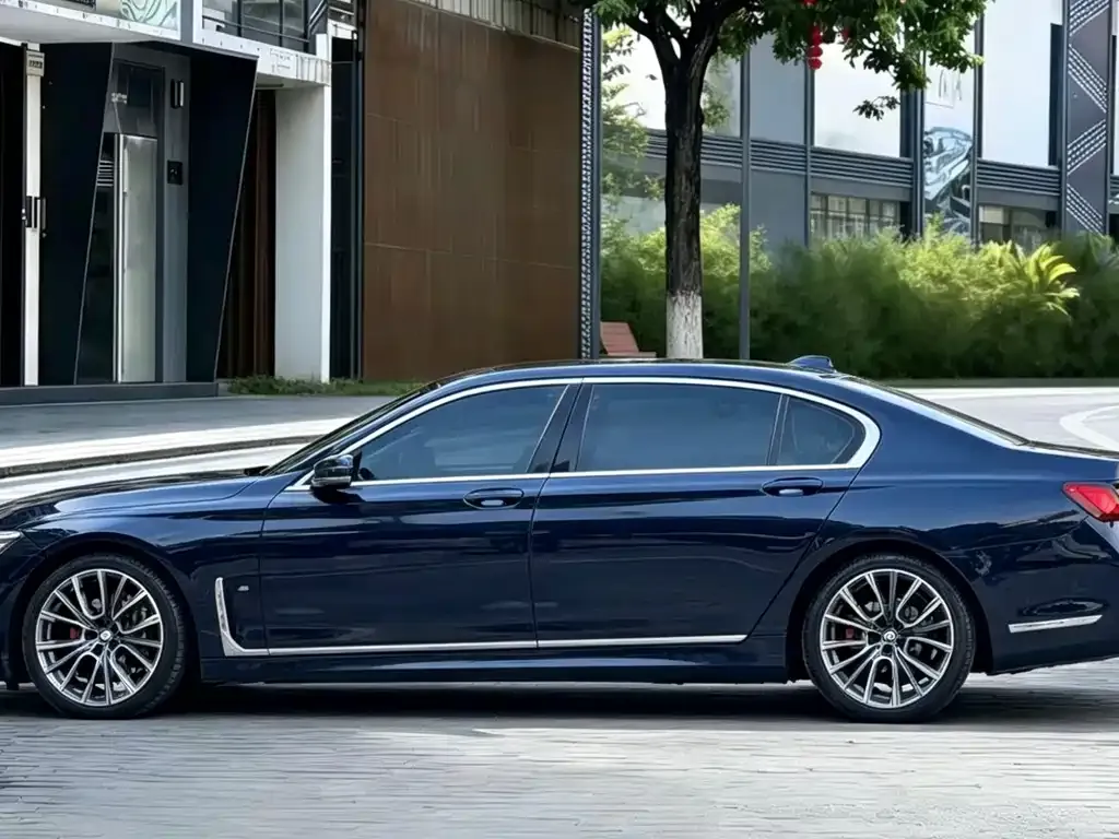 BMW 7 Series 2021 из CN, фото 7