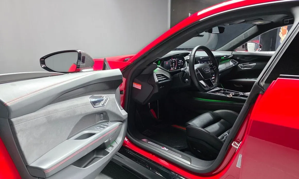 Audi RS e-tron GT 2022 из KR, фото 10