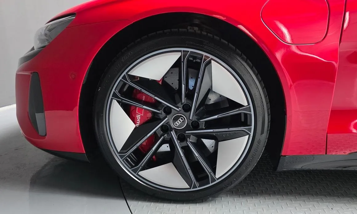 Audi RS e-tron GT 2022 из KR, фото 5