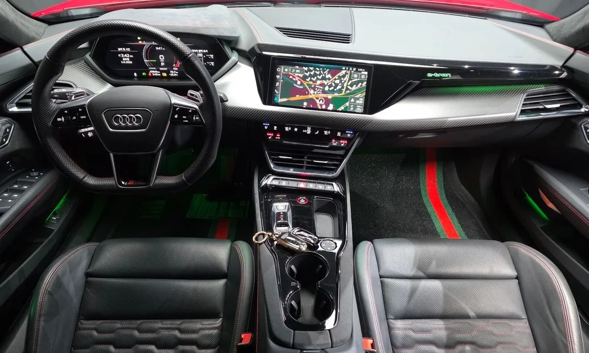 Audi RS e-tron GT 2022 из KR, фото 8