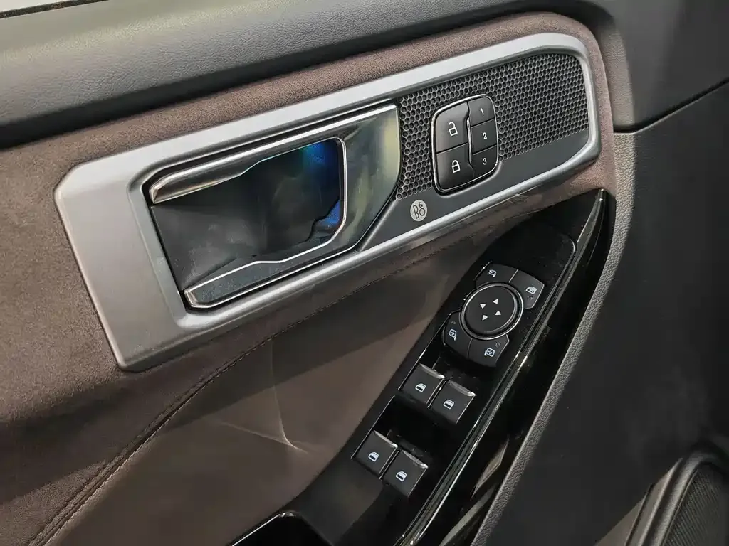 Ford Explorer — фото 10