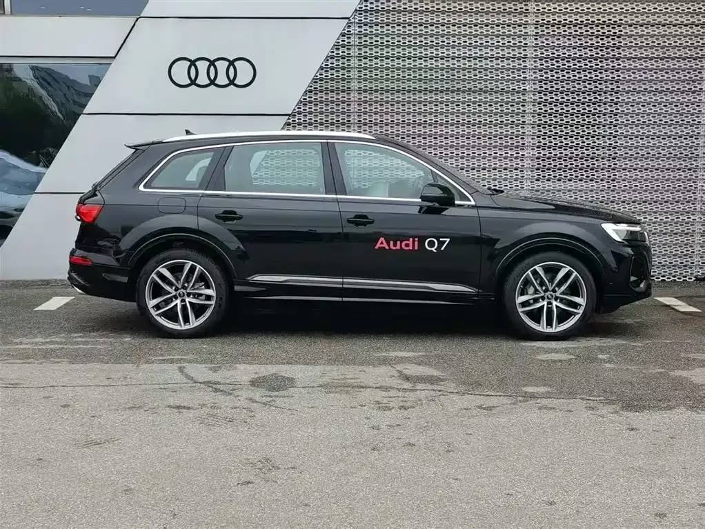 Audi Q7 — фото 6