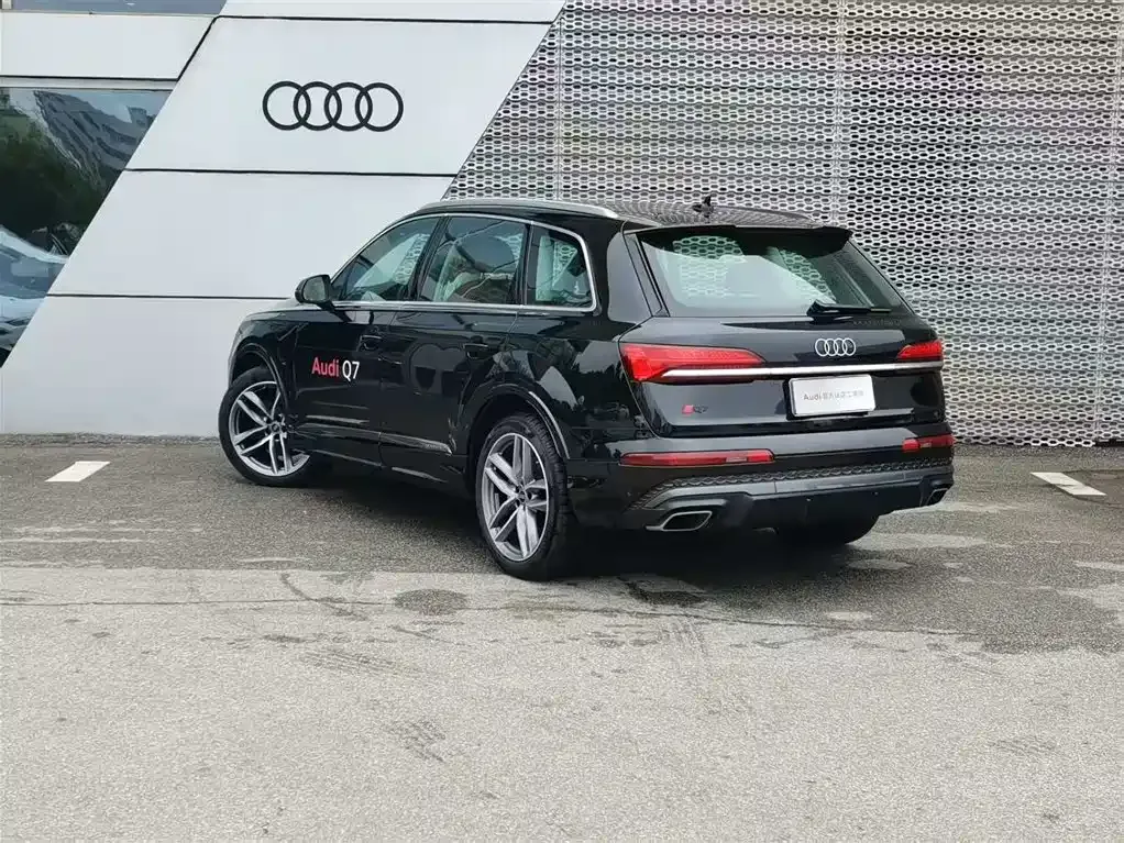 Audi Q7 — фото 8