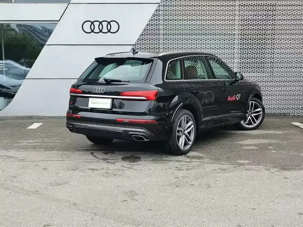 Audi Q7 — фото 10