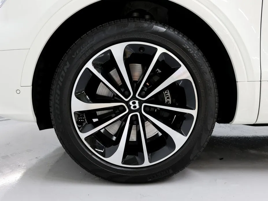 Bentley Bentayga 2024 из KR, фото 4