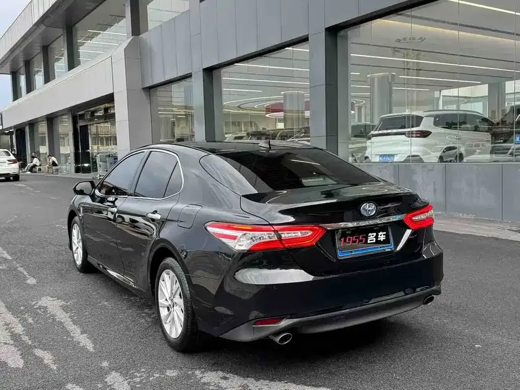 Toyota Camry — фото 8