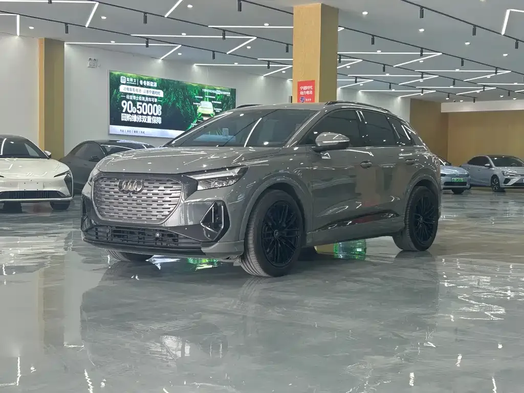 Audi Q4 e-tron — фото 1