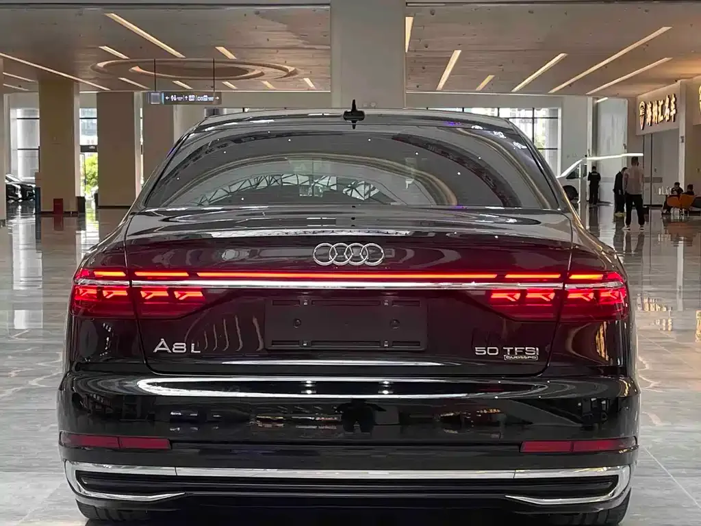Audi A8 — фото 3