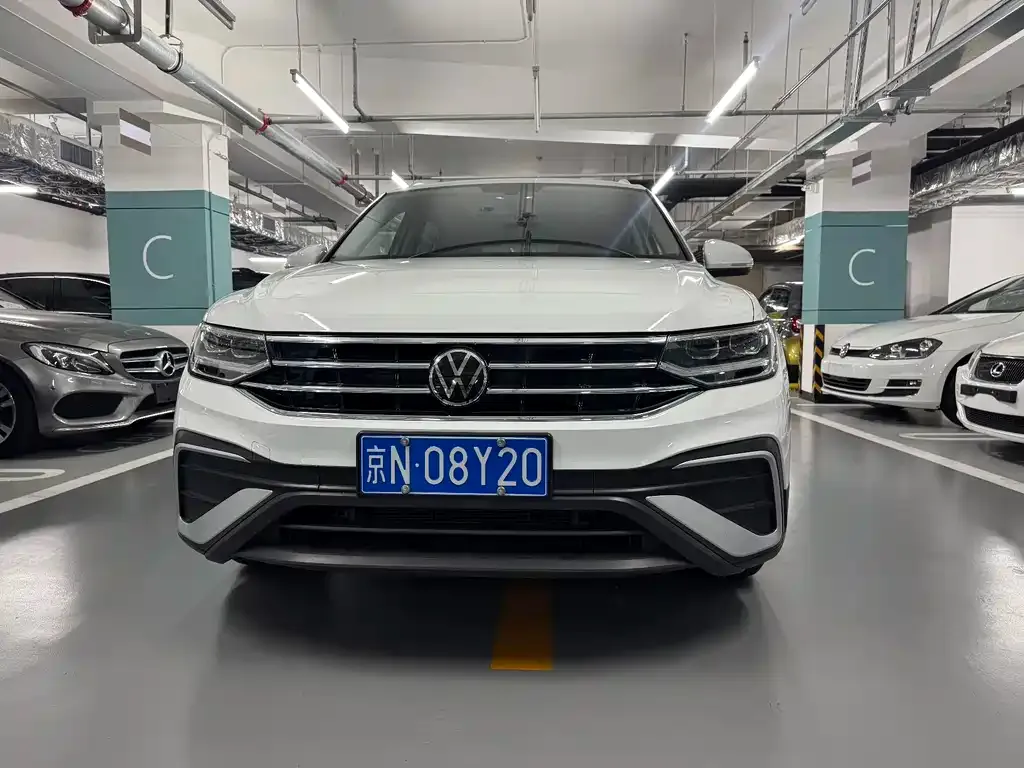 Volkswagen Tiguan L — фото 8