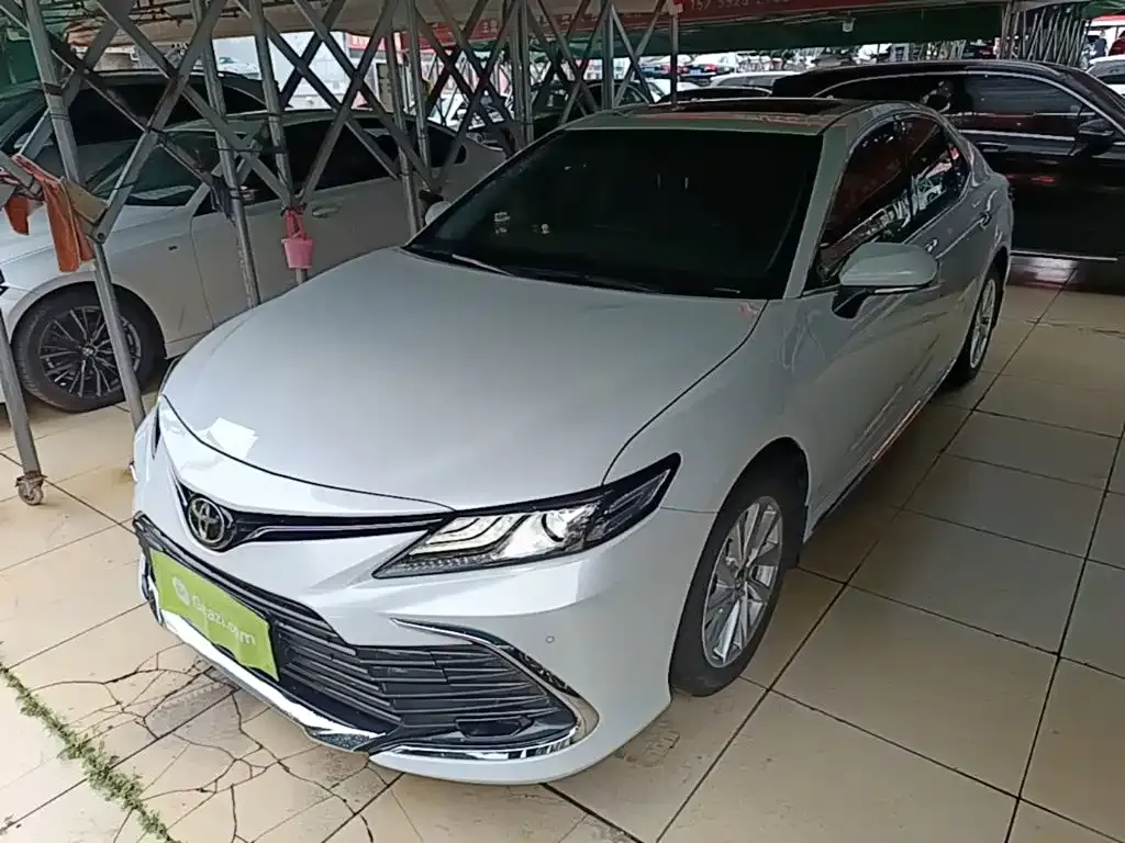 Toyota Camry — фото 9