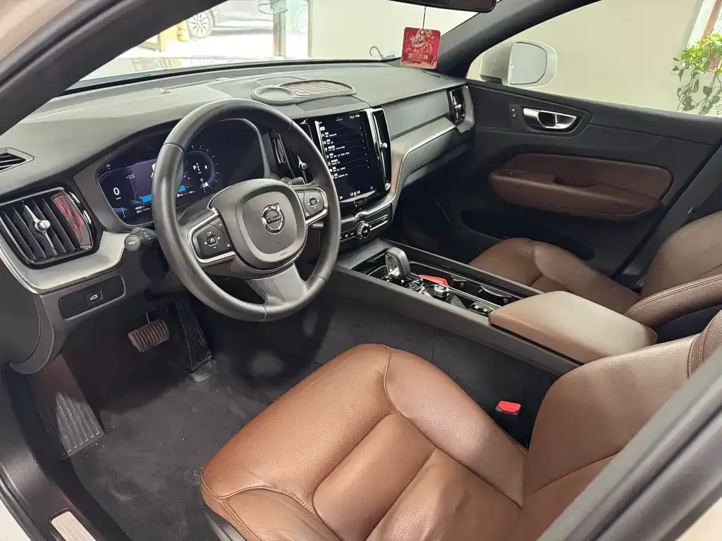 Volvo XC60 2023 из CN, фото 10