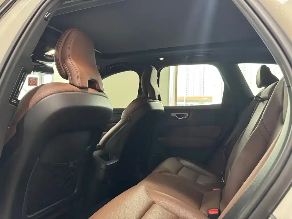 Volvo XC60 2023 из CN, фото 2
