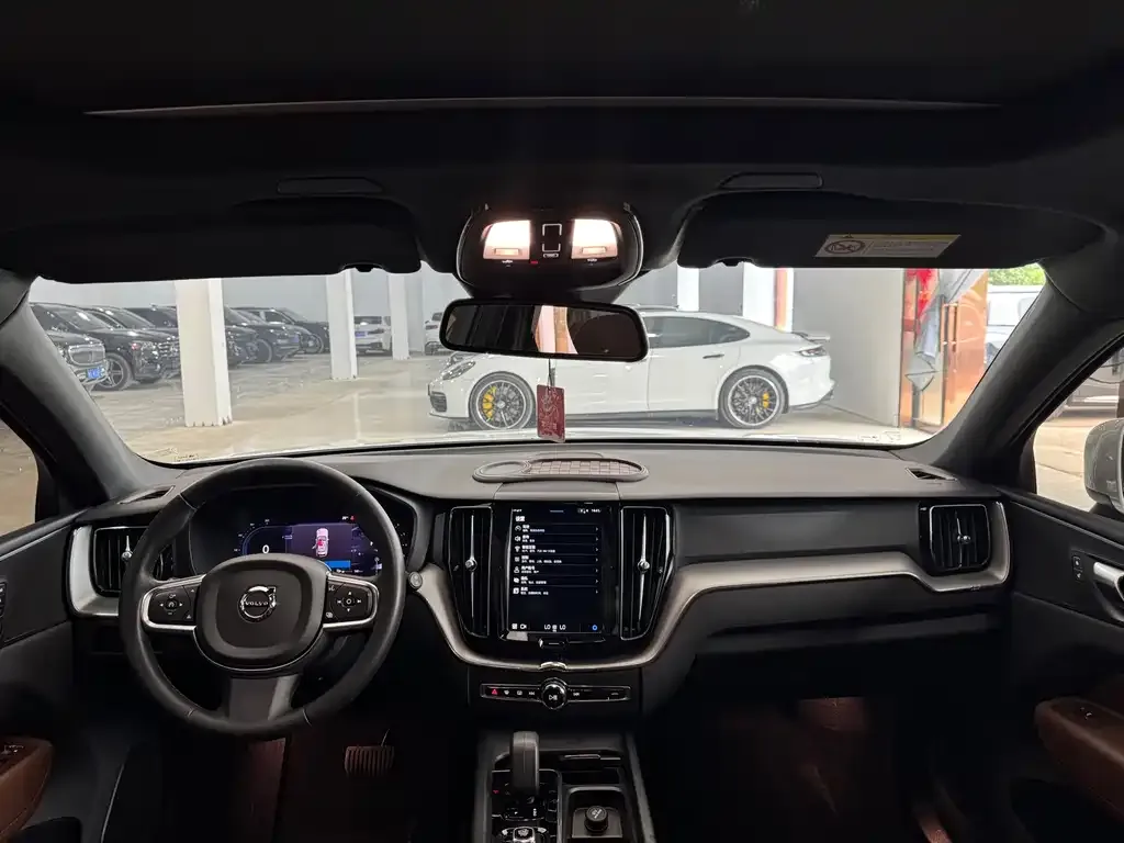 Volvo XC60 2023 из CN, фото 9