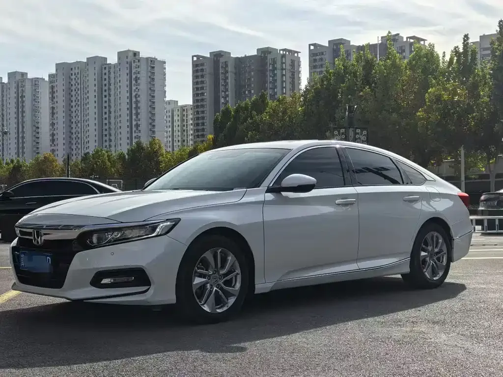 Honda Accord — фото 1
