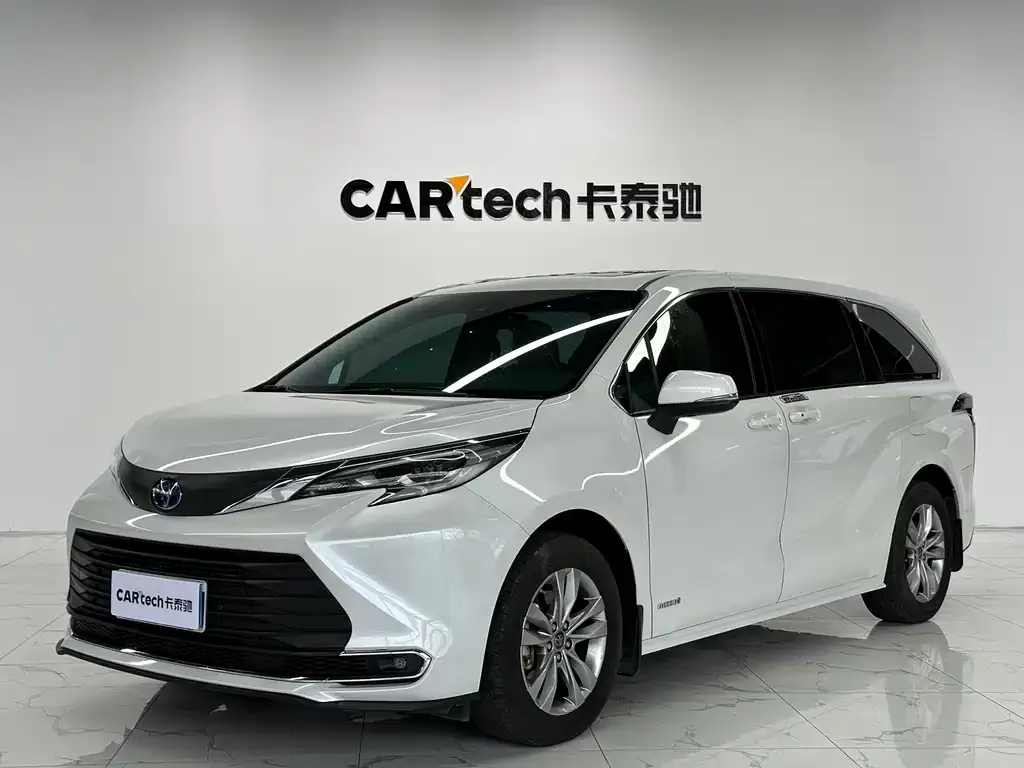 Toyota Sienna — фото 1