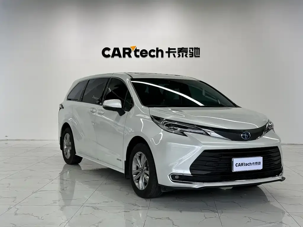 Toyota Sienna — фото 5