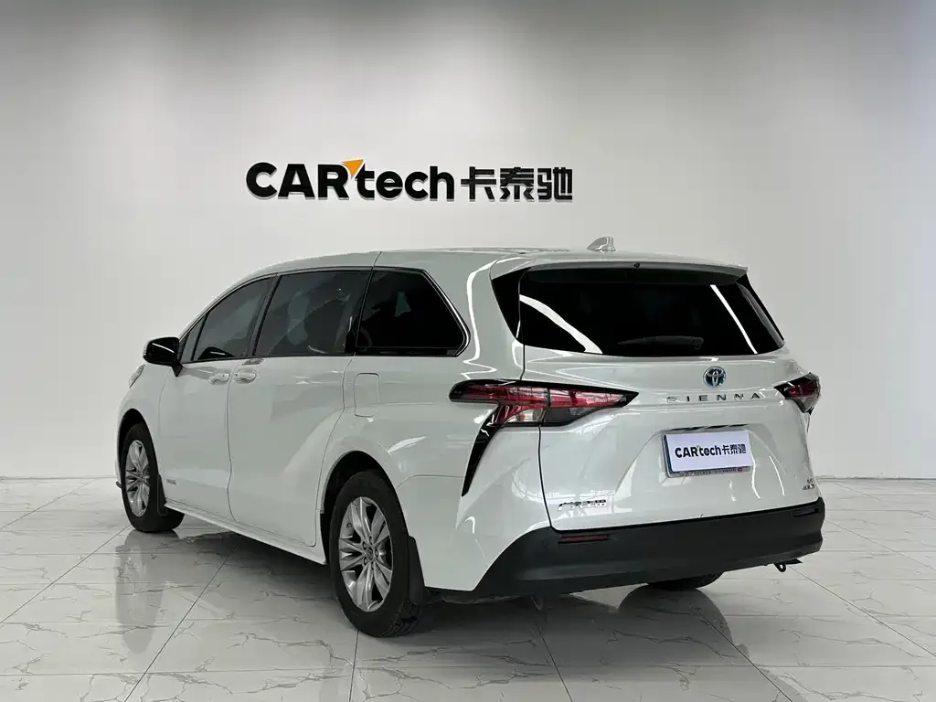 Toyota Sienna — фото 3