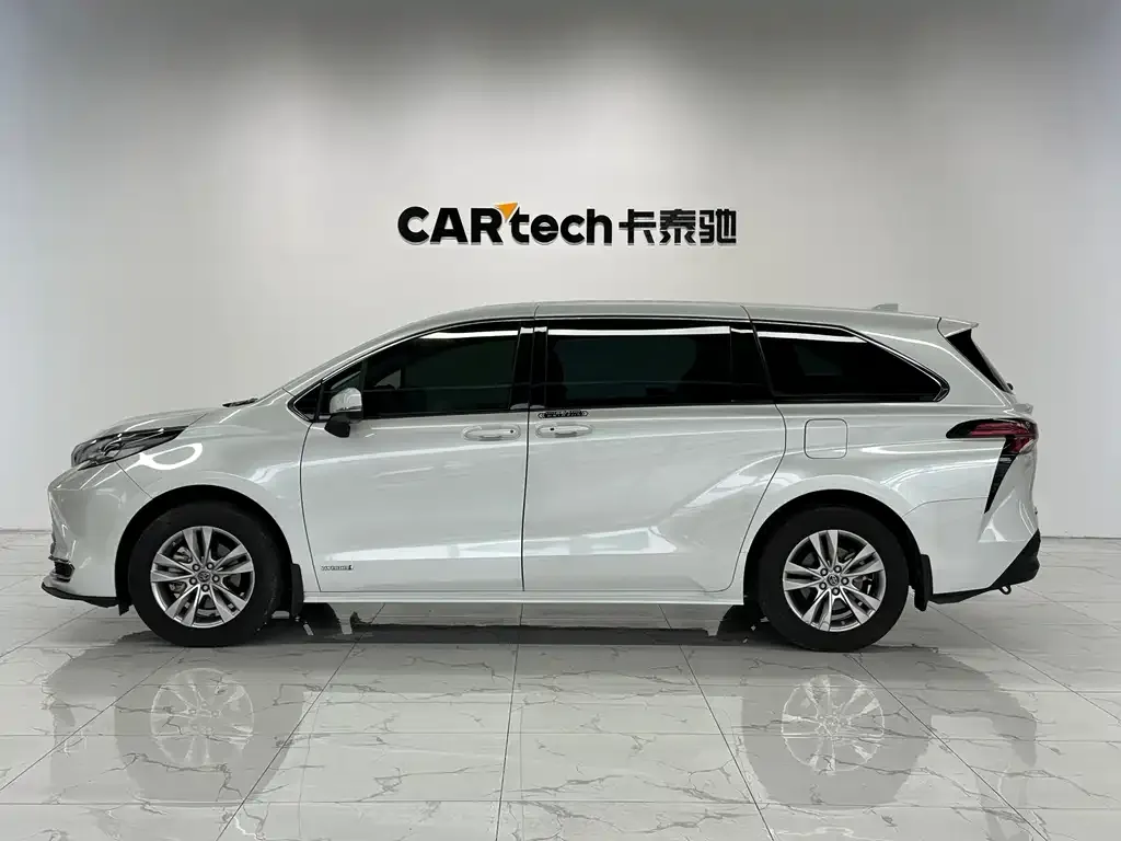 Toyota Sienna — фото 9