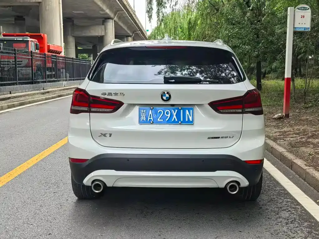 BMW X1 — фото 9