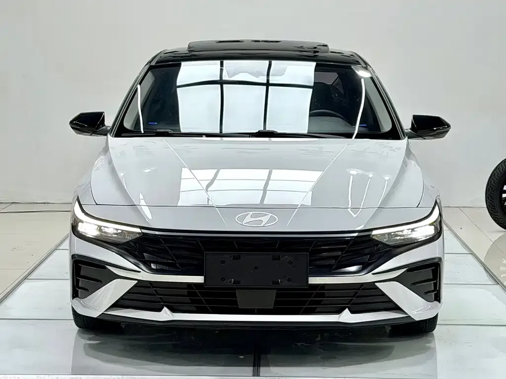 Hyundai Elantra — фото 2