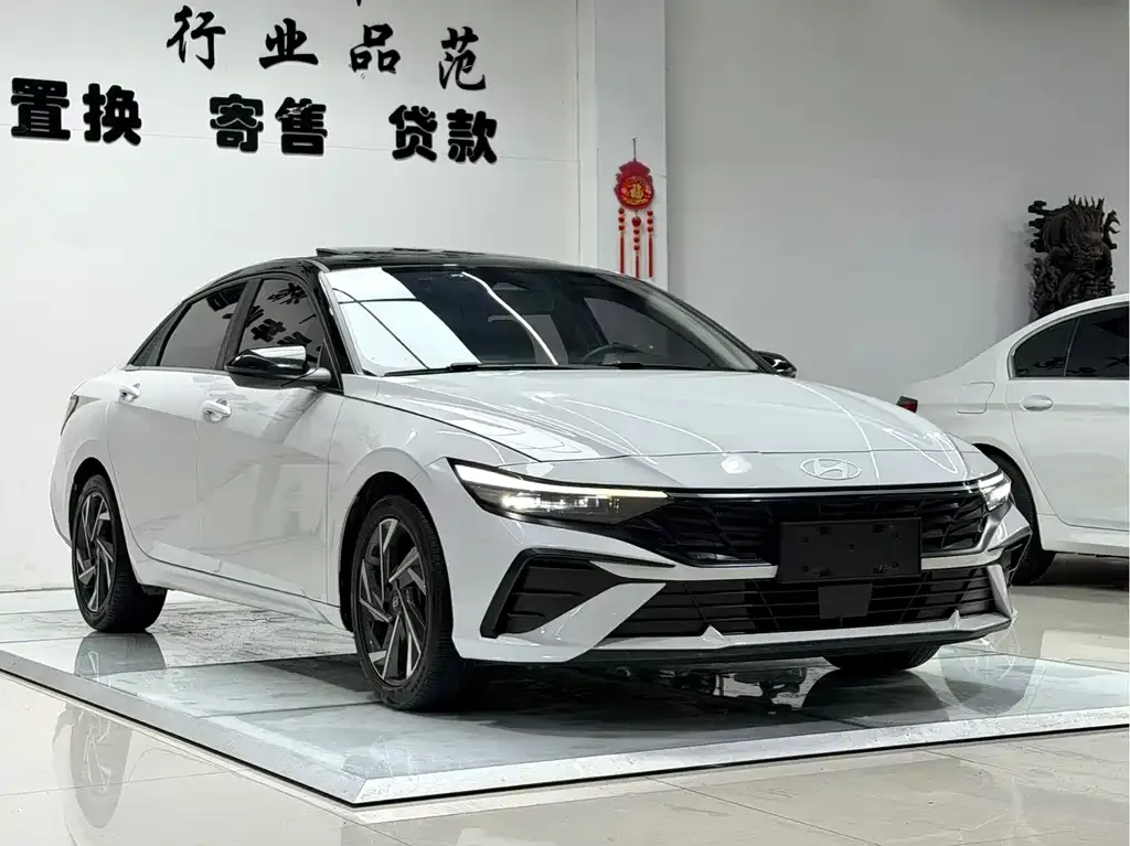 Hyundai Elantra — фото 7