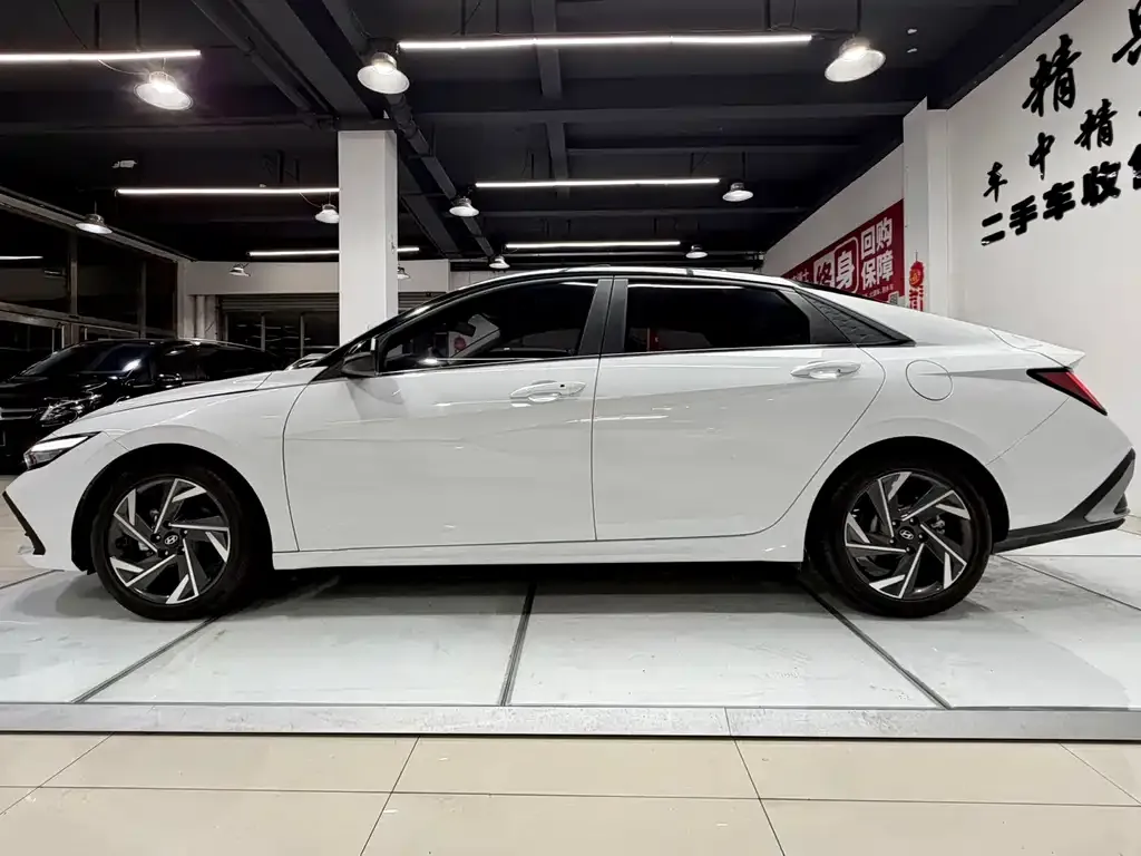 Hyundai Elantra — фото 6