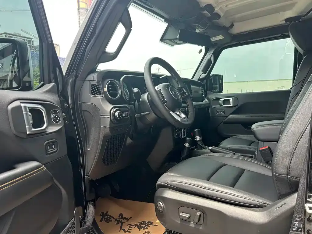 Jeep Wrangler — фото 6
