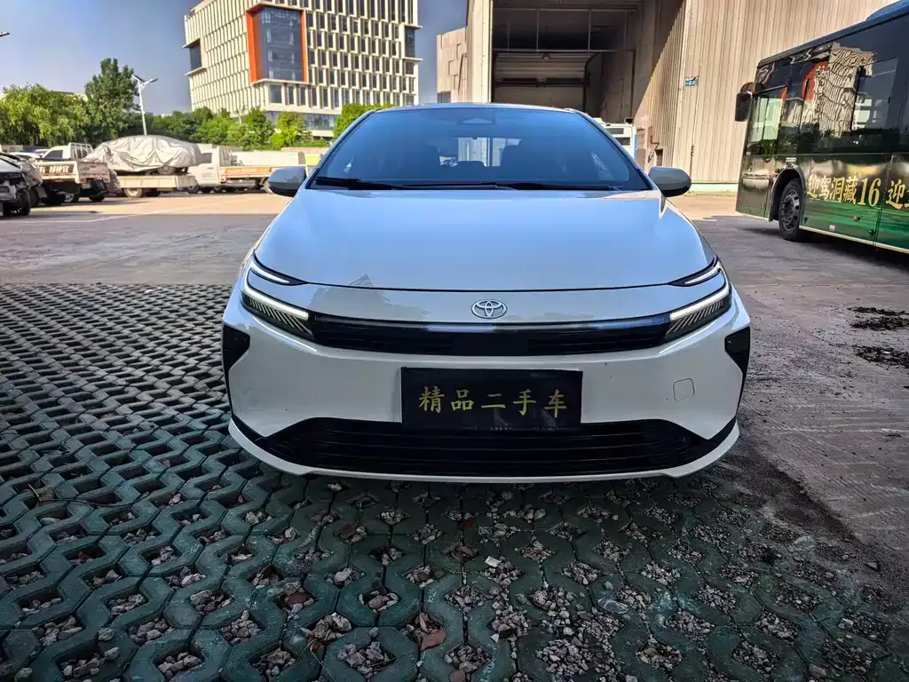 Toyota Corolla — фото 1