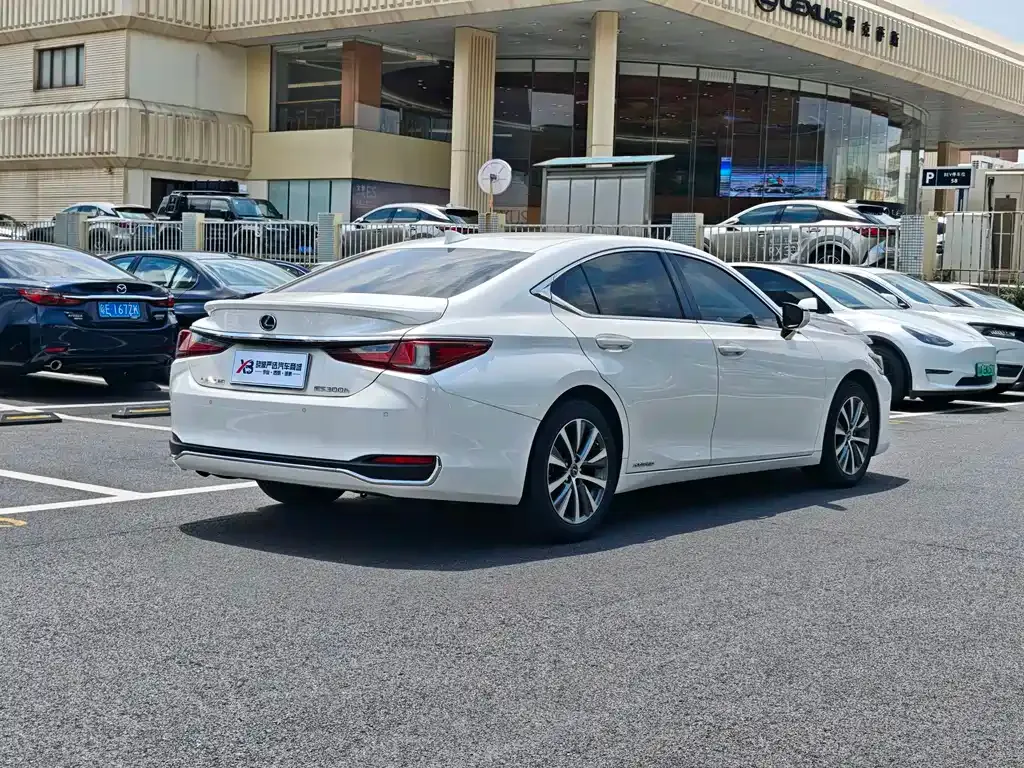 Lexus ES — фото 9