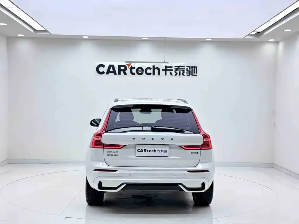 Volvo XC60 — фото 6