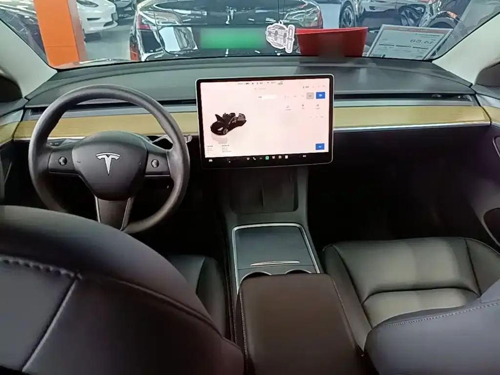 Tesla Model 3 — фото 5