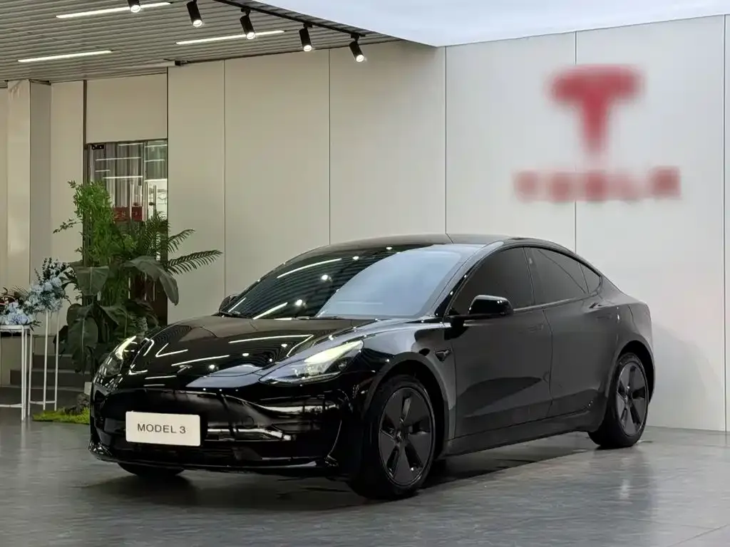 Tesla Model 3 — фото 8