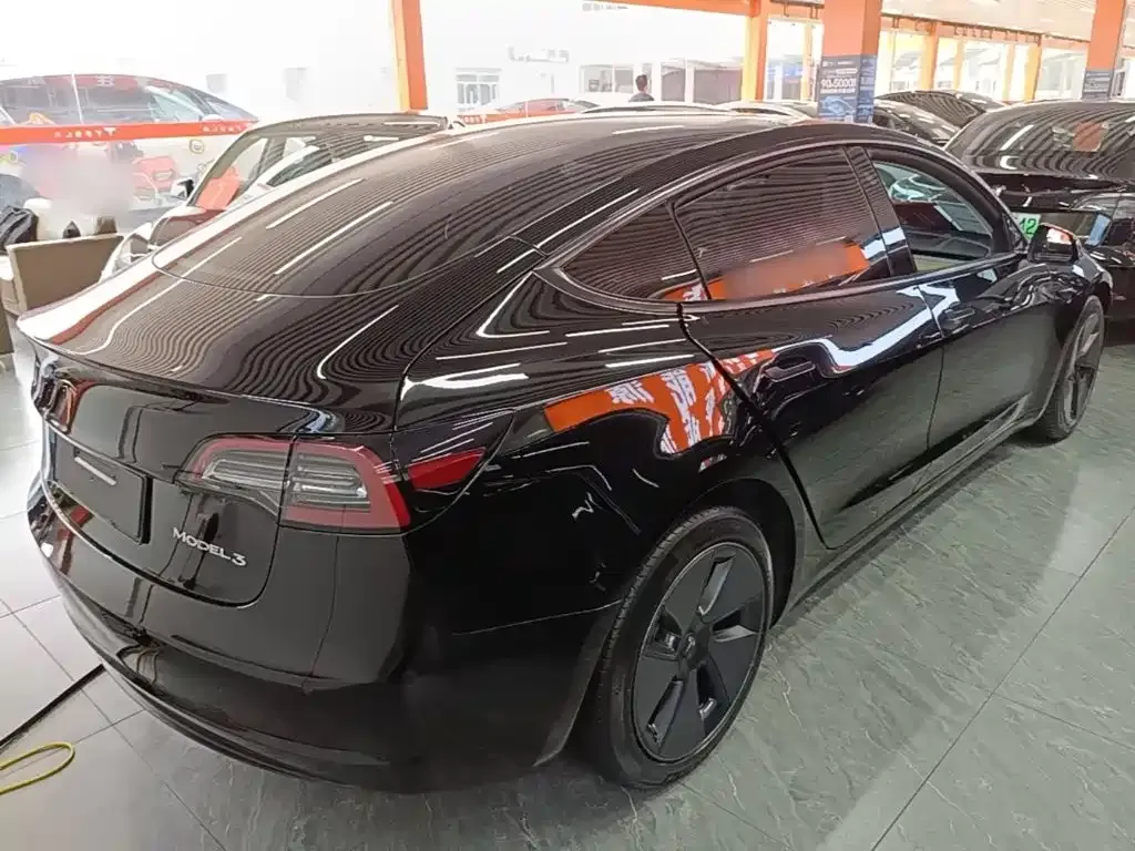 Tesla Model 3 — фото 9