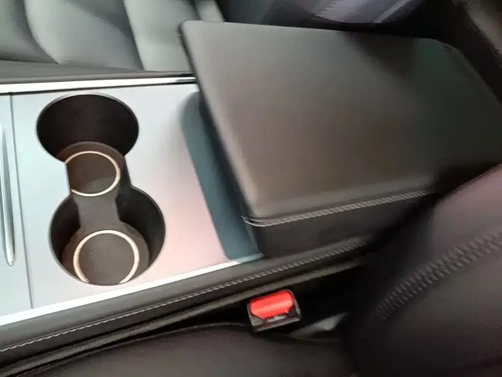 Tesla Model 3 — фото 2