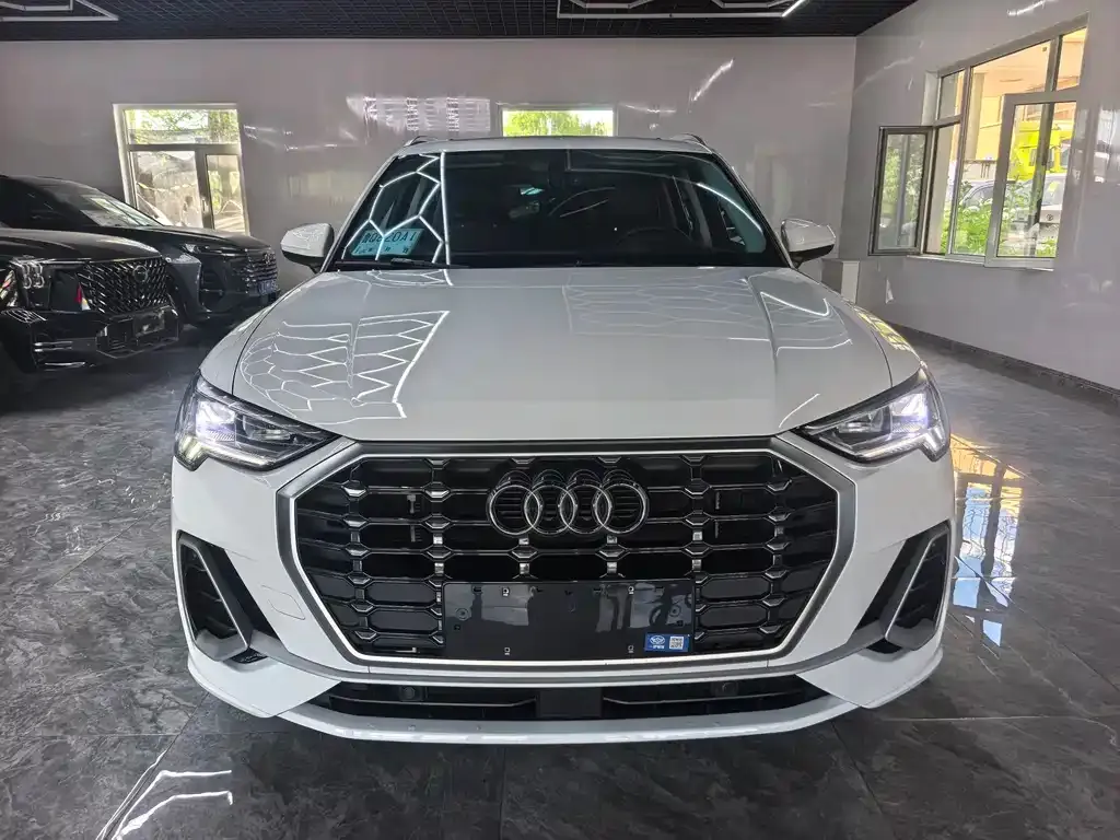 Audi Q3 — фото 1