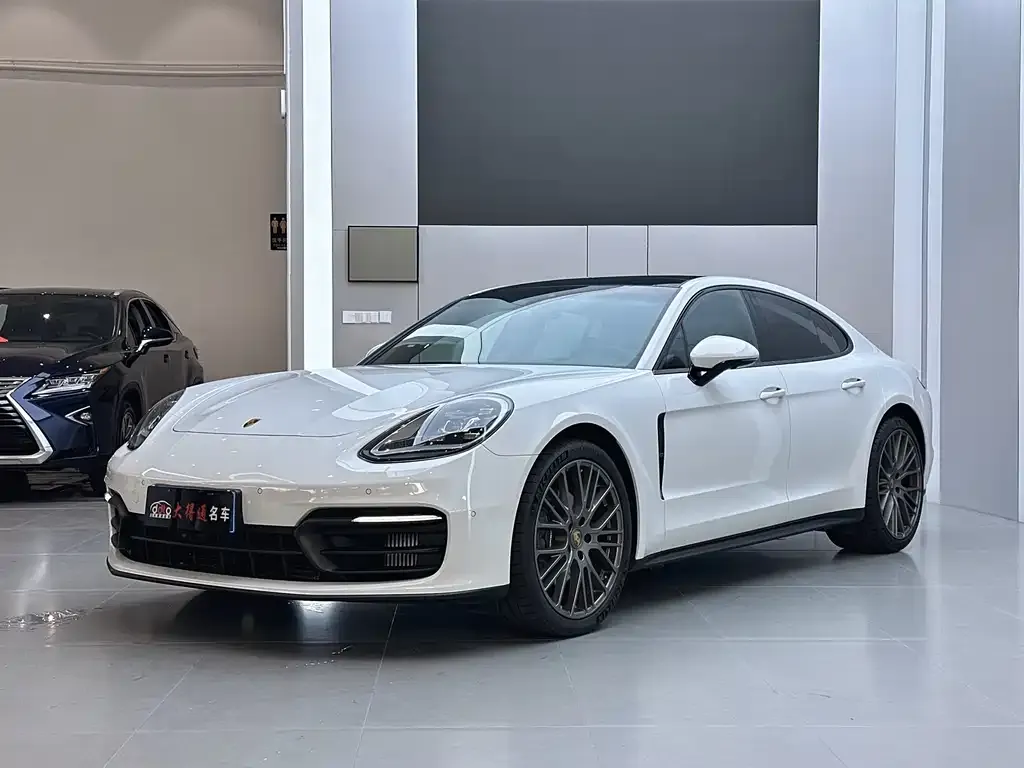 Porsche Panamera — фото 1