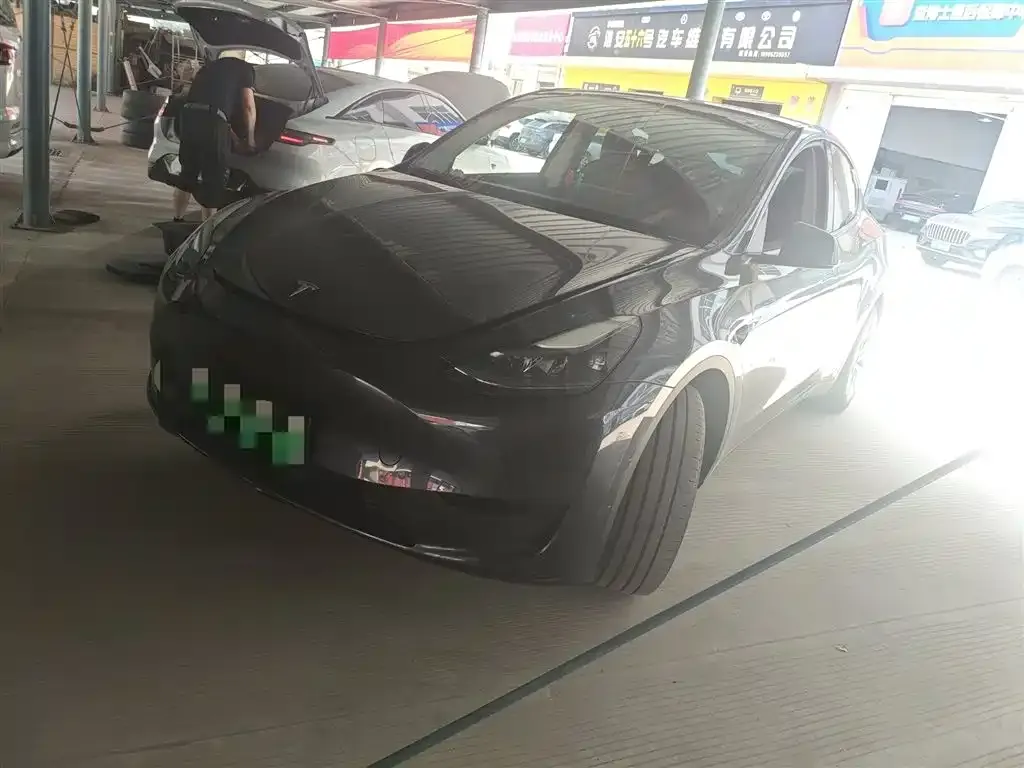 Tesla Model Y — фото 8