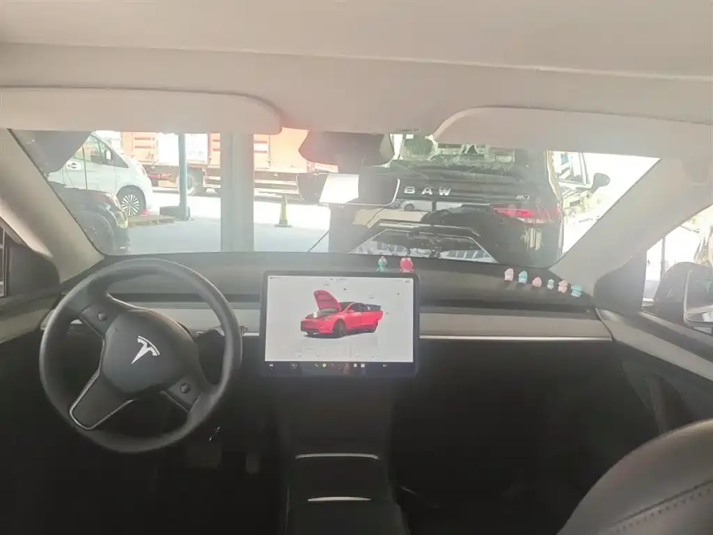 Tesla Model Y — фото 2