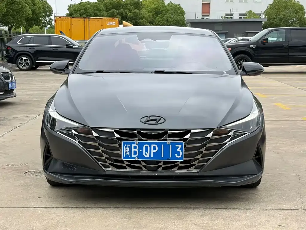 Hyundai Elantra — фото 1
