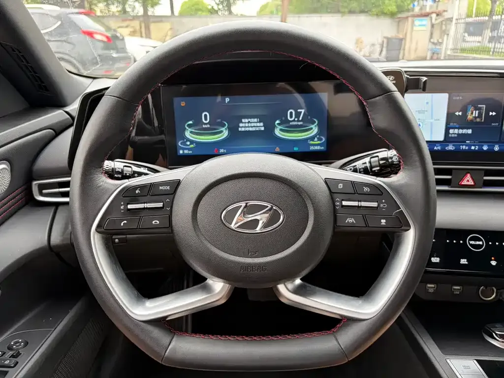 Hyundai Elantra — фото 4