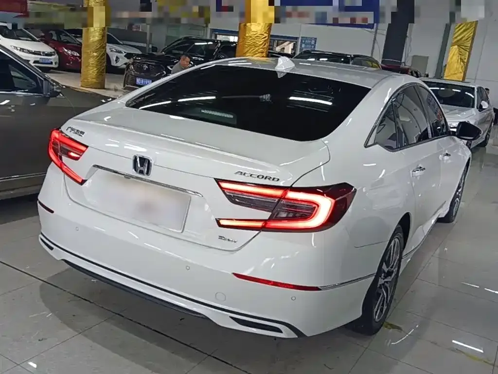 Honda Accord — фото 10