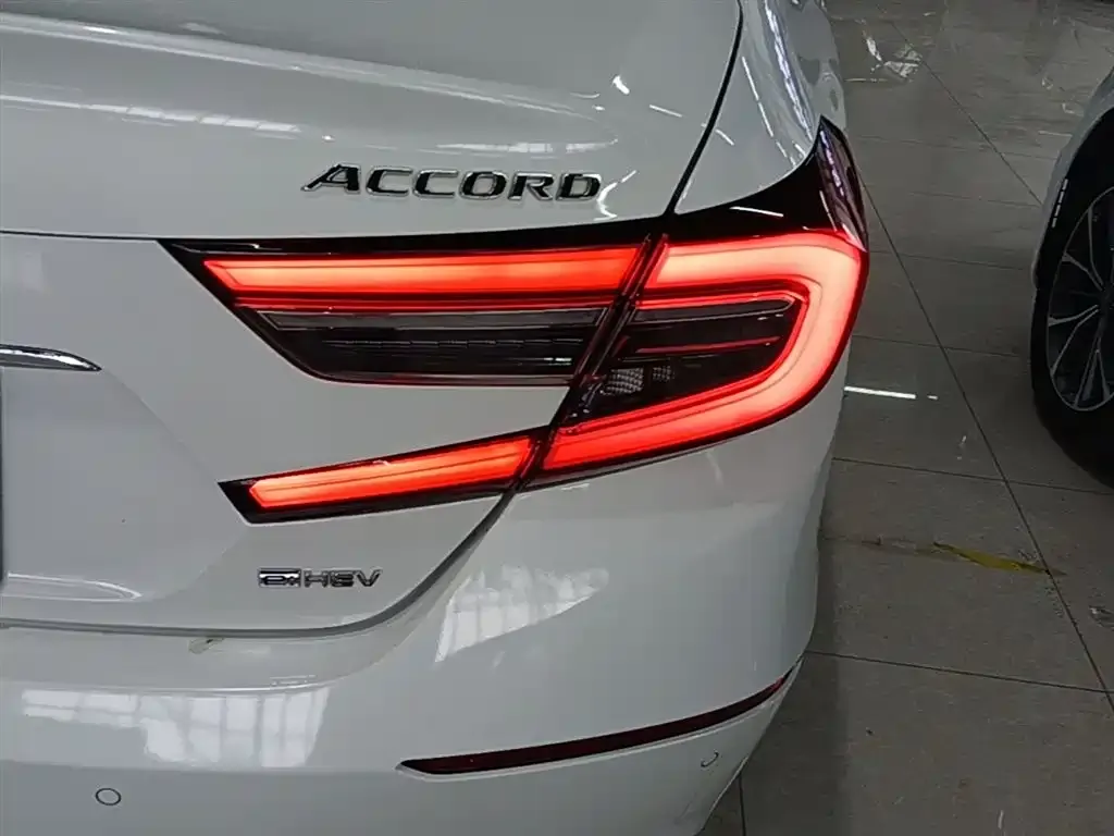 Honda Accord — фото 8