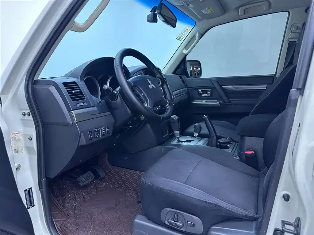 Mitsubishi Pajero (Import) 2024 из CN, фото 6