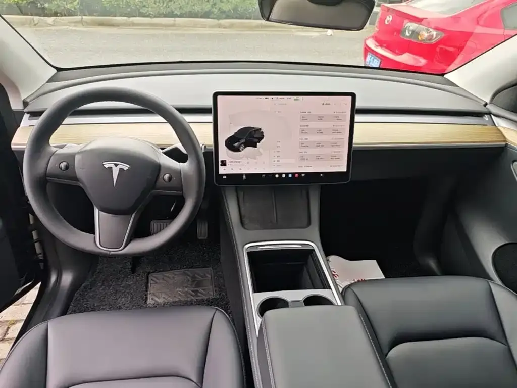 Tesla Model Y — фото 5